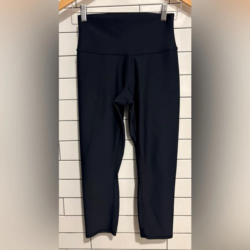 ALO Yoga Black Airlift High-Waist Crop Leggings M